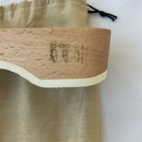 NEW! BURBERRY SZ 8/39 WOODEN LEATHER STRAP SLIDE SANDALS, NWOB, WITH DUST BAG - Picture 10 of 12